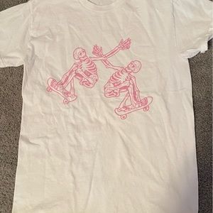 white and pink skeleton graphic t shirt